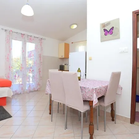 Razanj 17867a Apartamento