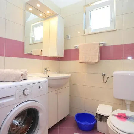 Razanj 17867a Apartamento